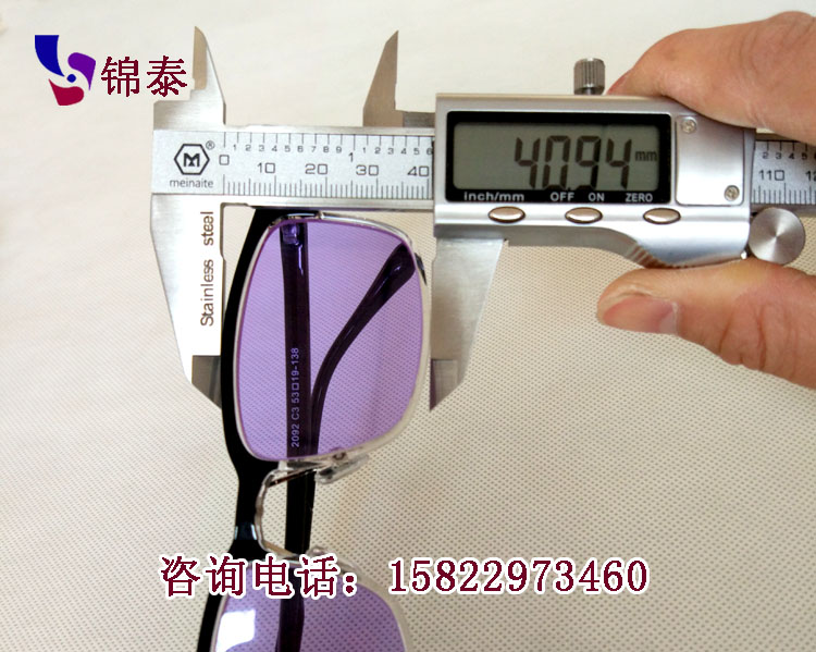 ��ɫ���������������R